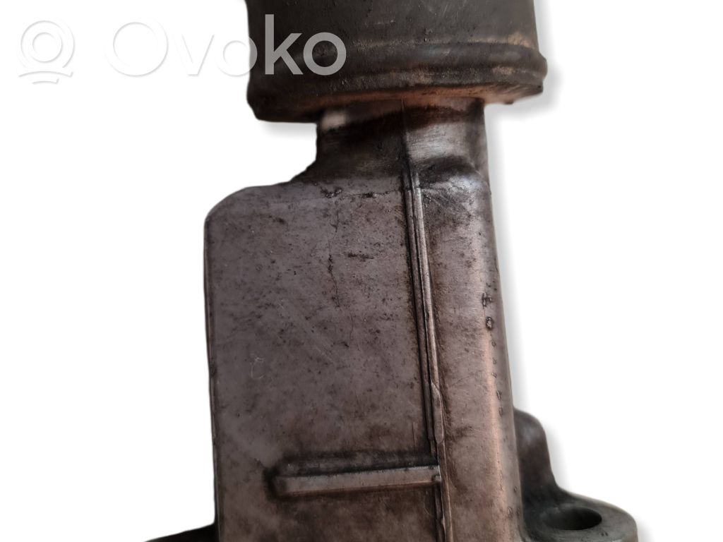 Engine mount bracket   8A0199343H