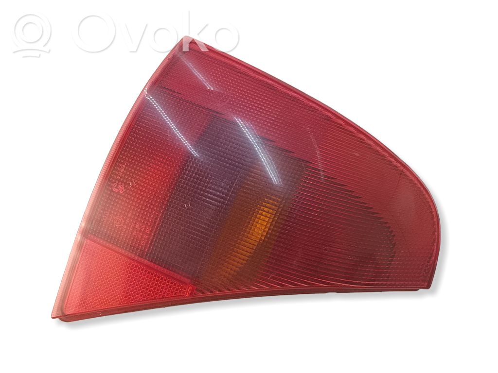 Renault Clio II Aizmugurējais lukturis virsbūvē 