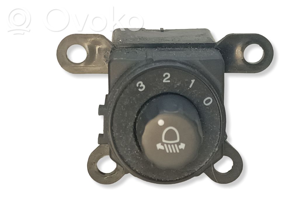 Headlight level height control switch   M30421