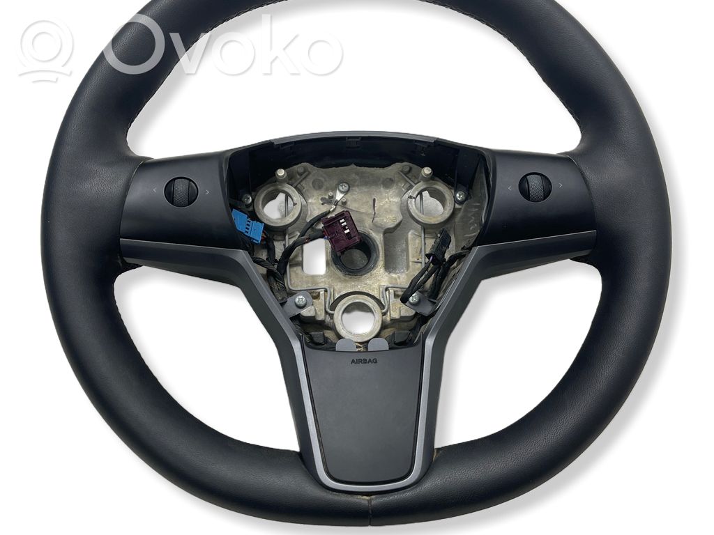 Tesla Model Y Stūre 