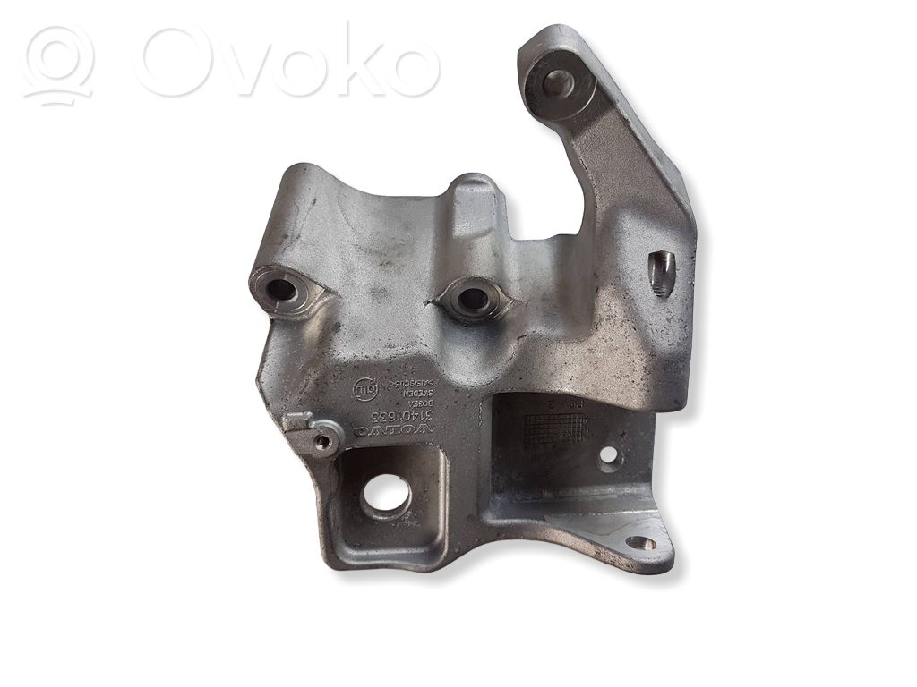 Volvo S60 Engine mounting bracket 