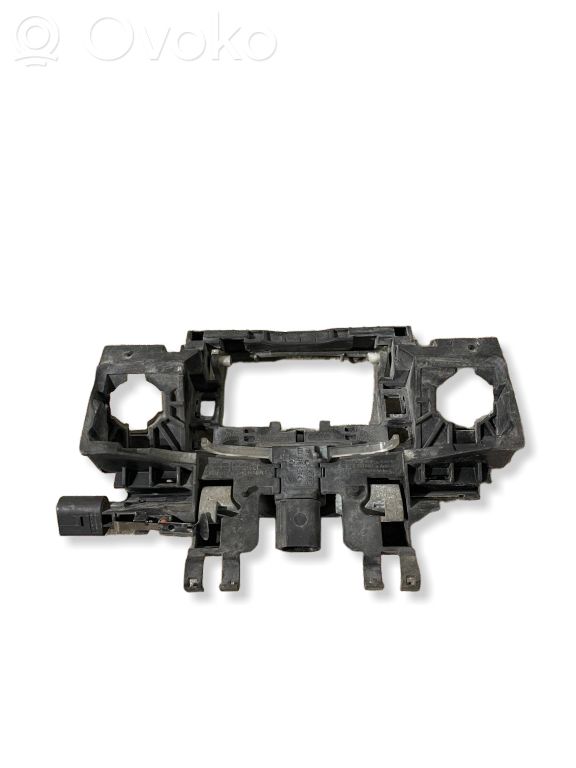 Audi A8 S8 D3 4E Front door exterior handle/bracket 