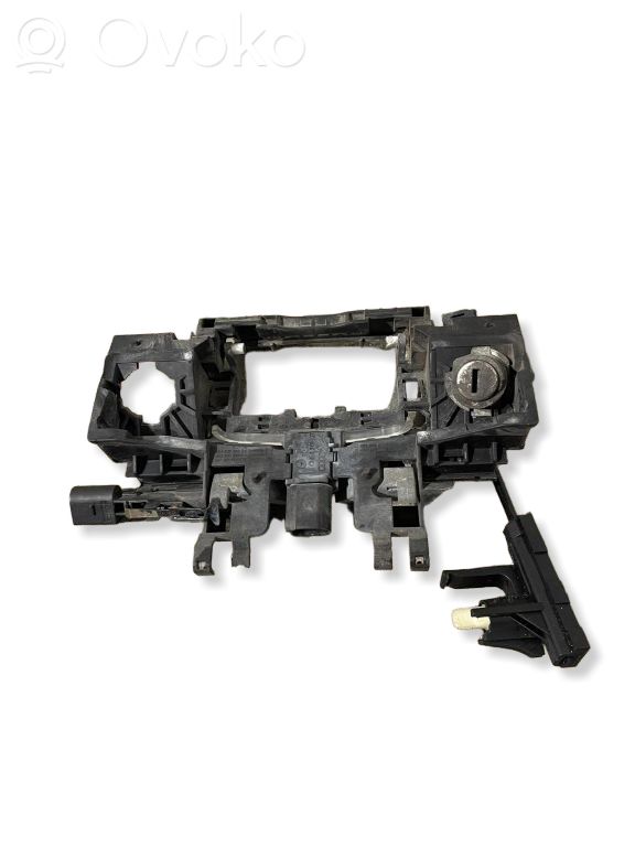 Audi A8 S8 D3 4E Front door exterior handle/bracket 