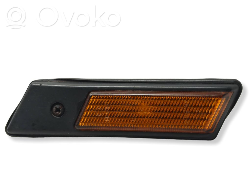 Front fender indicator light   348902