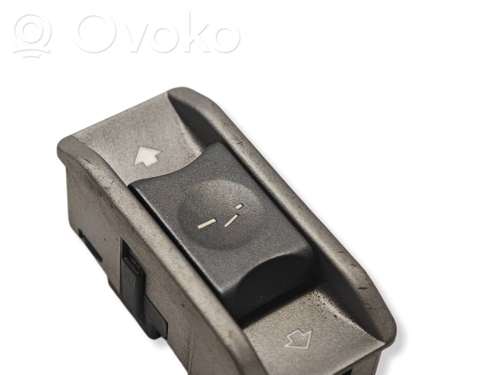 BMW 7 E65 E66 Kattoluukun kytkin 