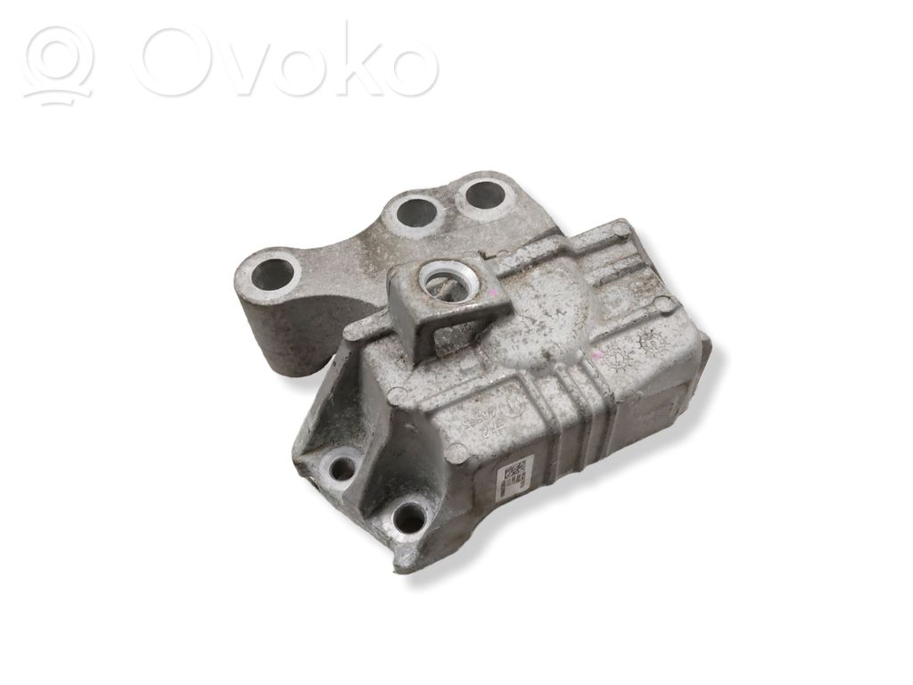 Jeep Compass Engine mount bracket 