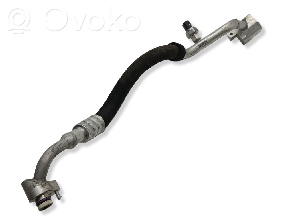 BMW i3 Ilmastointilaitteen putki (A/C) 