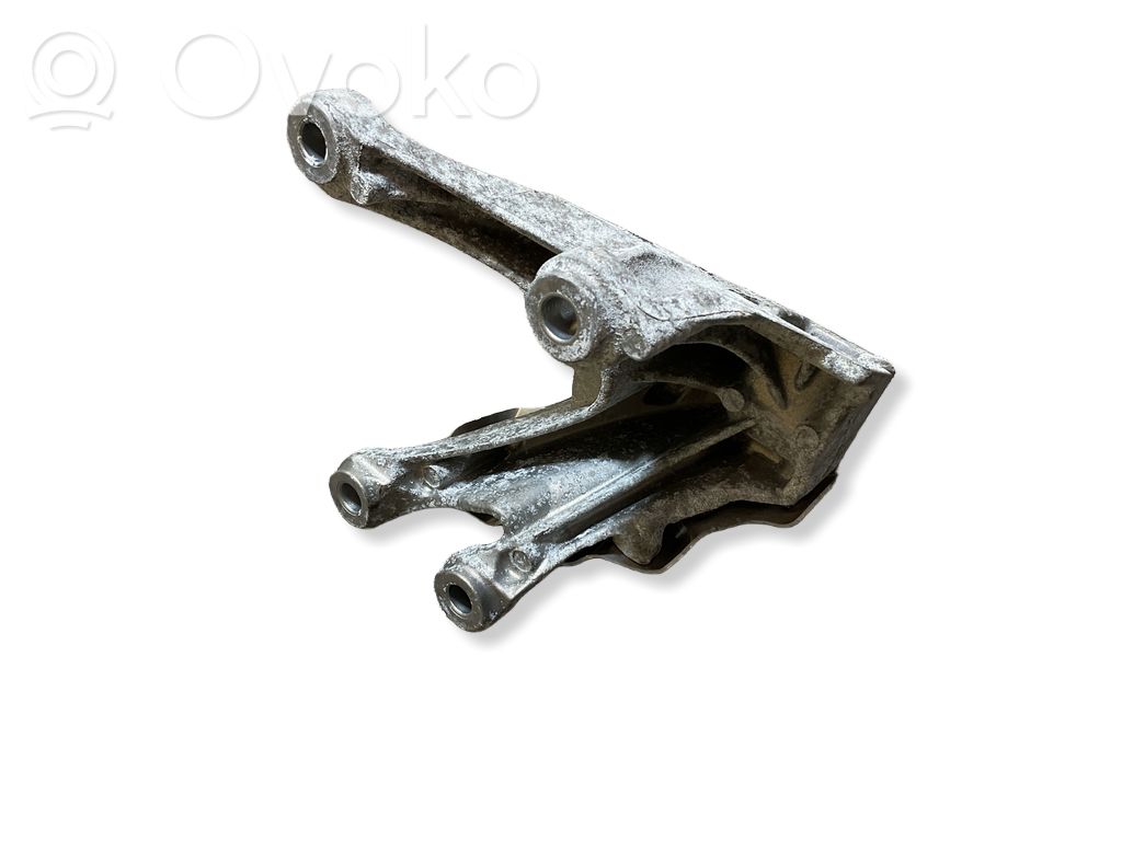 BMW 5 G30 G31 G38 Engine mounting bracket 
