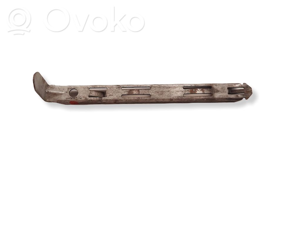 Volvo XC90 Headlight/headlamp mounting bracket 