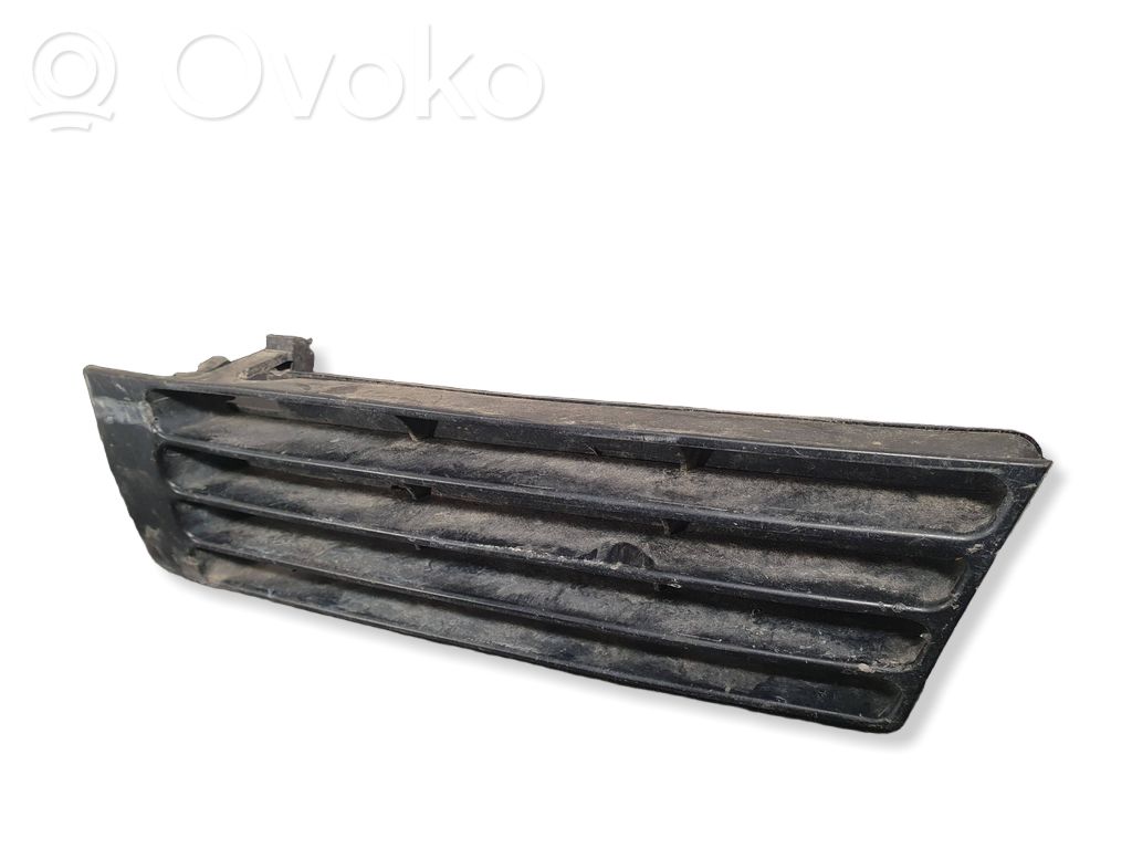 Audi A4 S4 B5 8D Etupuskurin alempi jäähdytinsäleikkö 