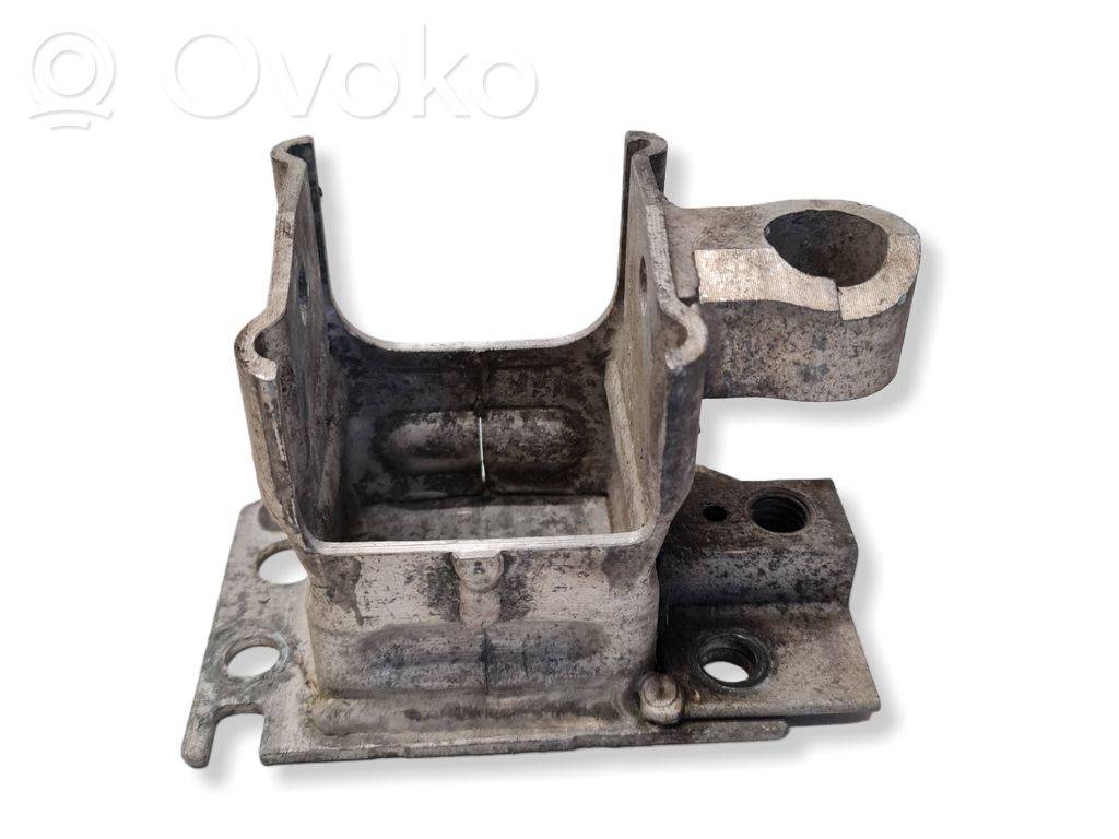 Front bumper mounting bracket   4E0807134AA,153137,A1UMQ