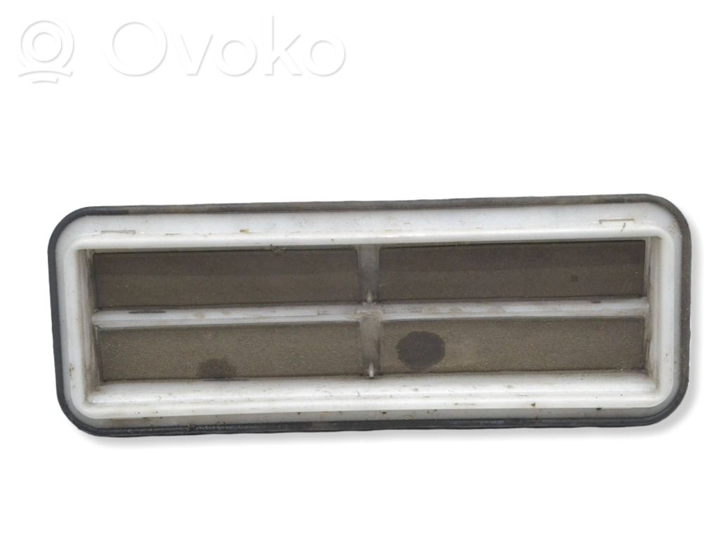 Opel Corsa E Kratka wentylacyjna pod zderzakiem tylnym 