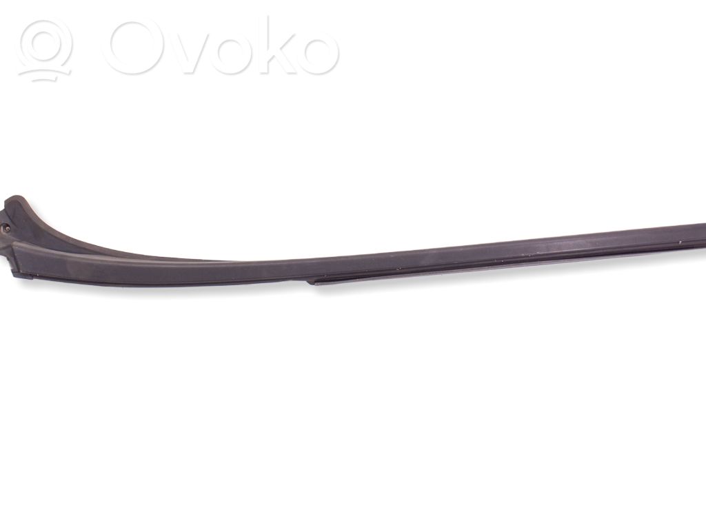 Opel Vivaro Windshield trim 
