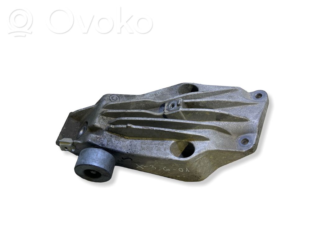 Engine mounting bracket   6861555,18574710,686155A