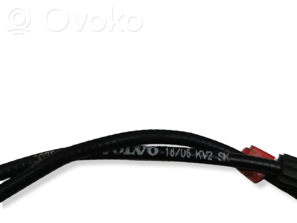 Volvo S60 Vaihteenvaihtajan vaijerin liitin 