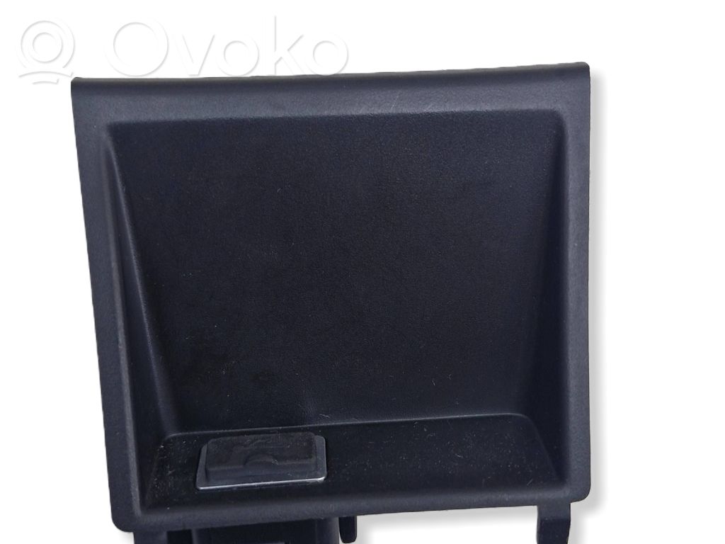 Volvo V40 USB socket connector 