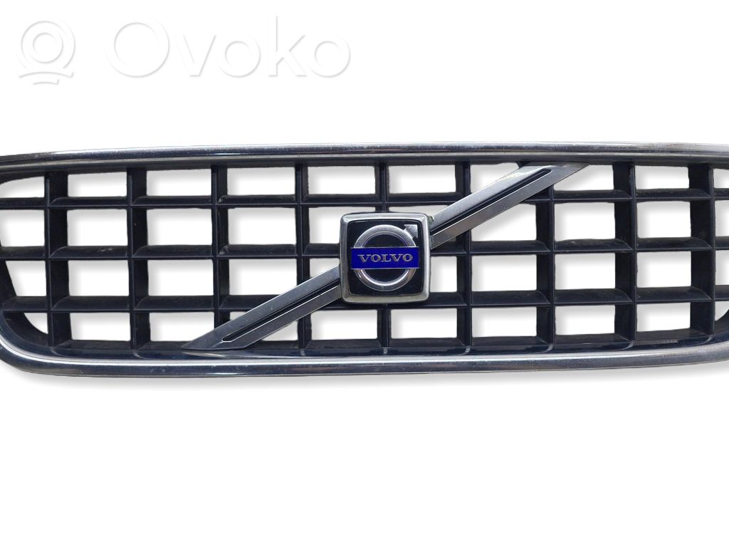 Front bumper upper radiator grill