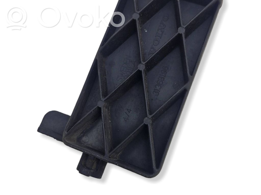 Radiator mount bracket   31368196