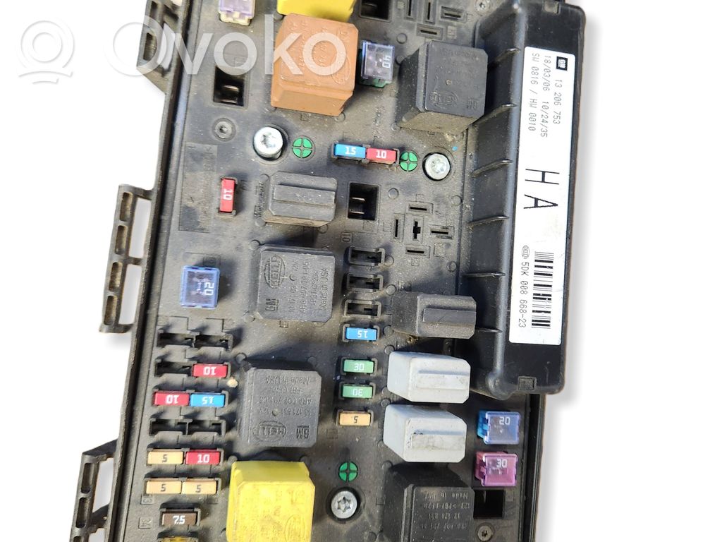 Opel Astra H Fuse module 