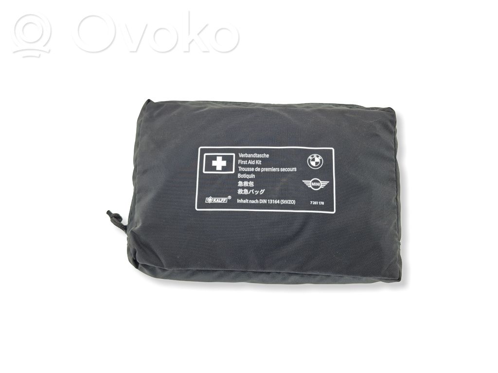 BMW i4 First aid kit 