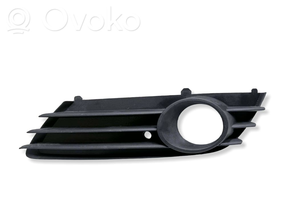 Opel Astra H Moldura/rejilla de la luz antiniebla delantera 