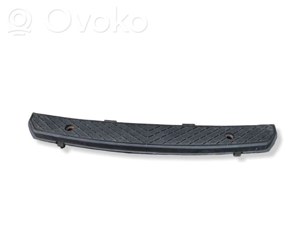 Kratka dolna zderzaka przedniego   BZ11036G2
