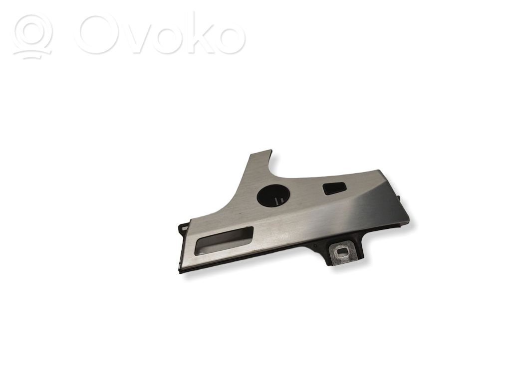 Audi Q7 4M Dashboard glove box trim 