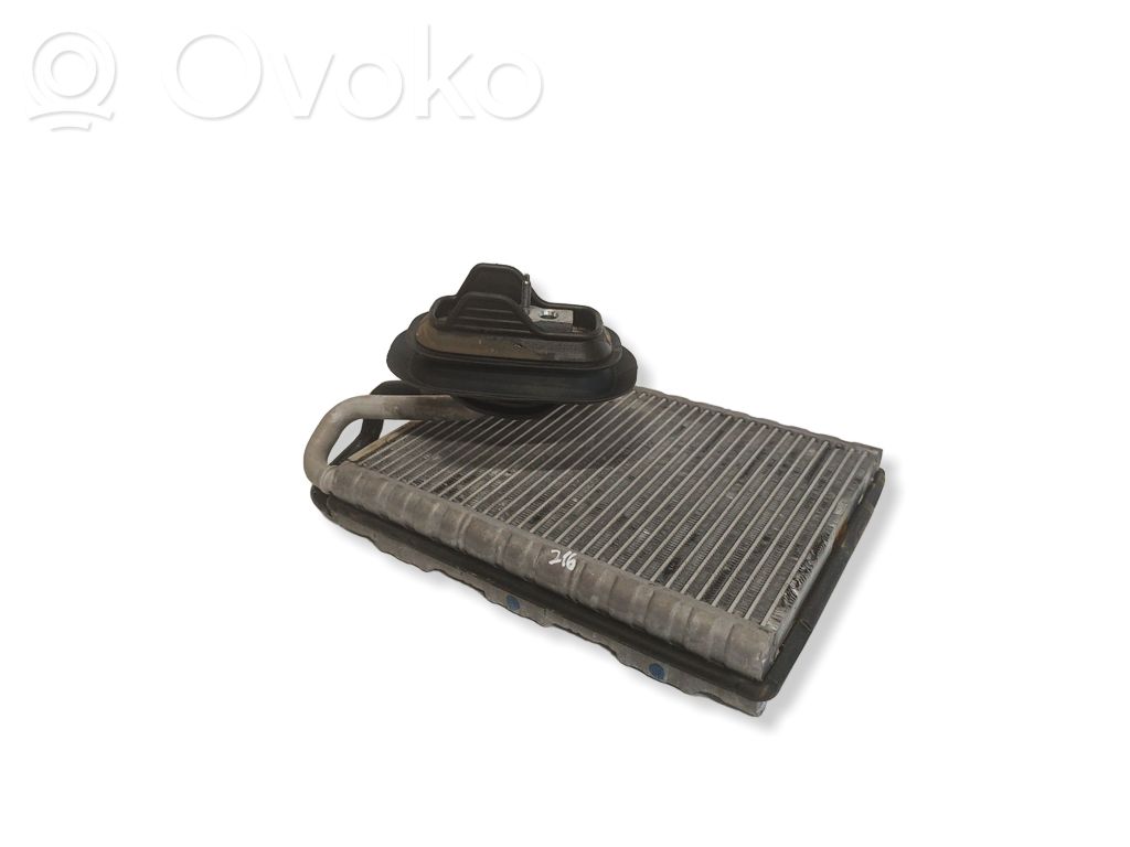 Audi A4 S4 B9 Ilmastointilaitteen sisälauhdutin (A/C) 