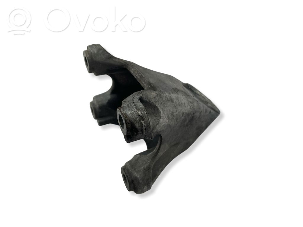 Porsche Cayenne (92A) Engine mounting bracket 