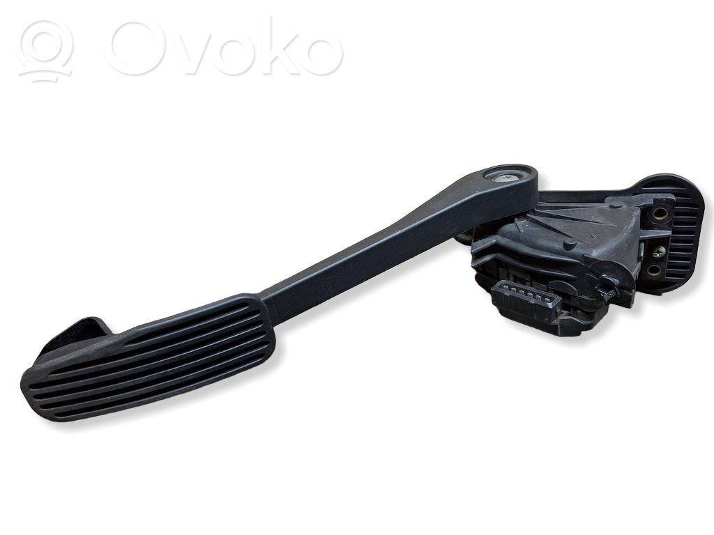Volvo V70 Akceleratoriaus pedalas 