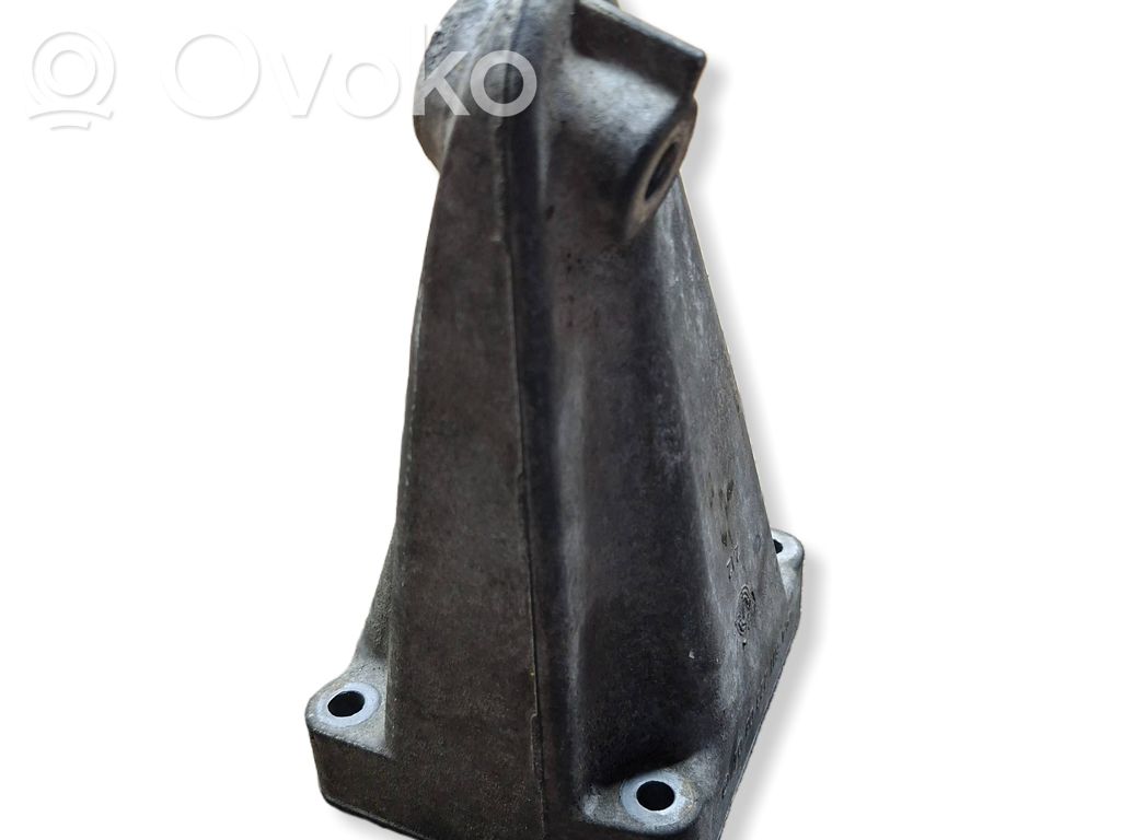 Mercedes-Benz E W211 Engine mounting bracket 
