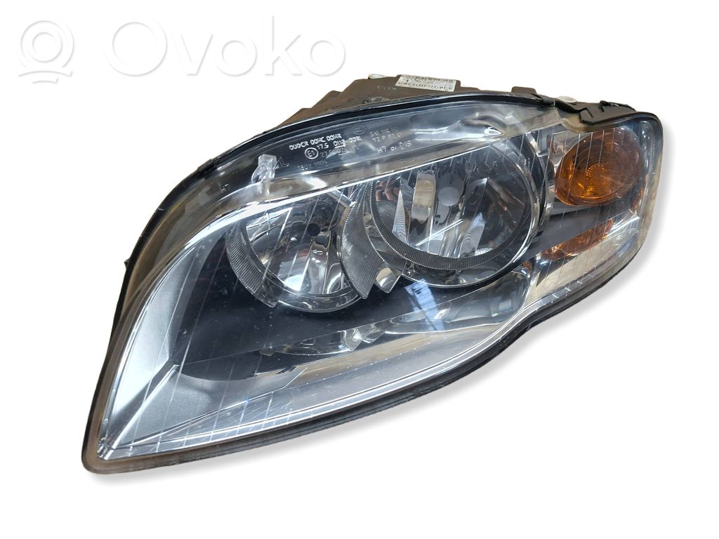 Audi A4 S4 B7 8E 8H Lampa przednia 