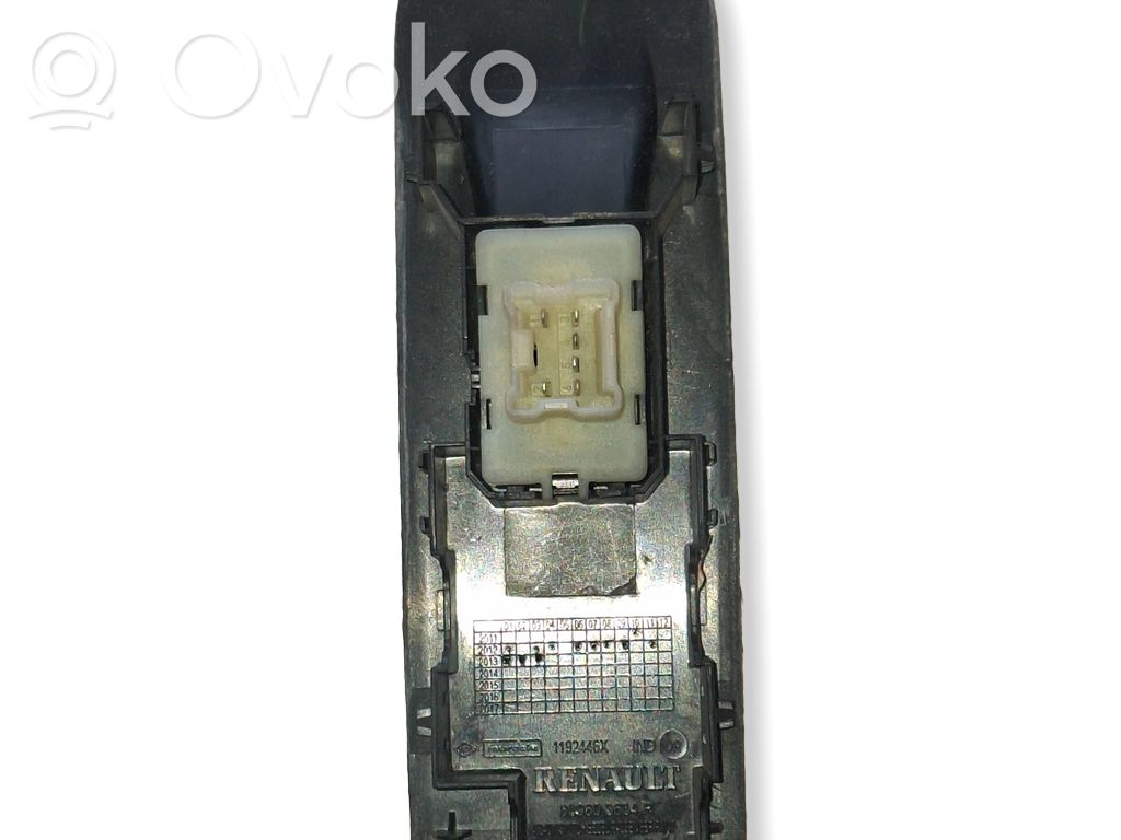 Renault Clio IV Electric window control switch 