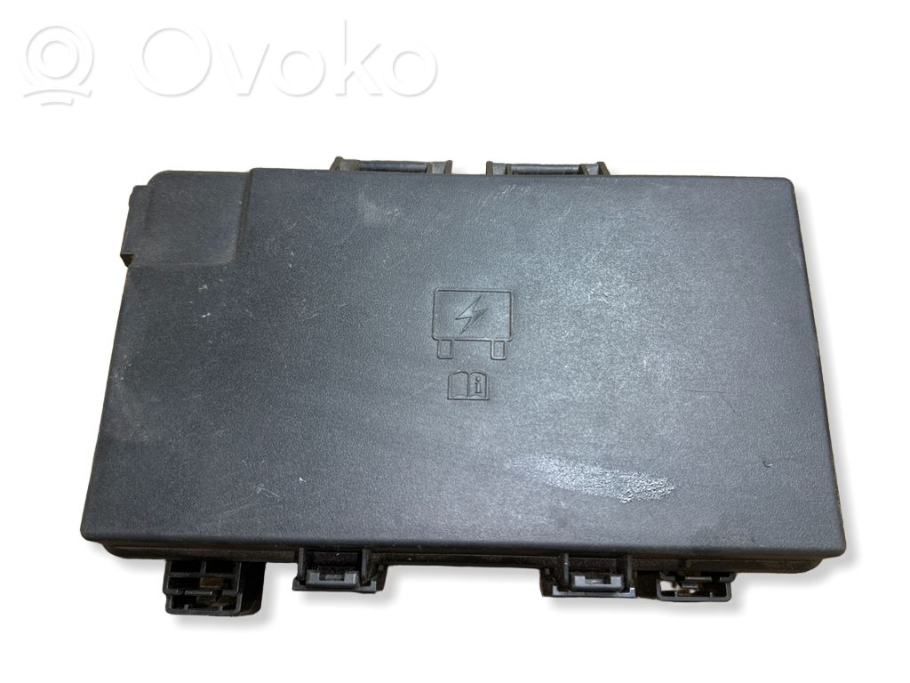Fuse module   16238DA,P68320920AB