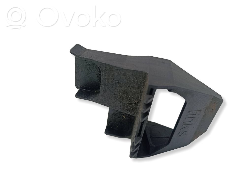BMW 5 E39 Radiator mount bracket 