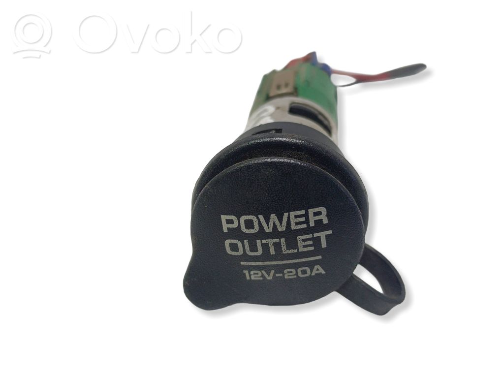 Enchufe de 12V (trasero)