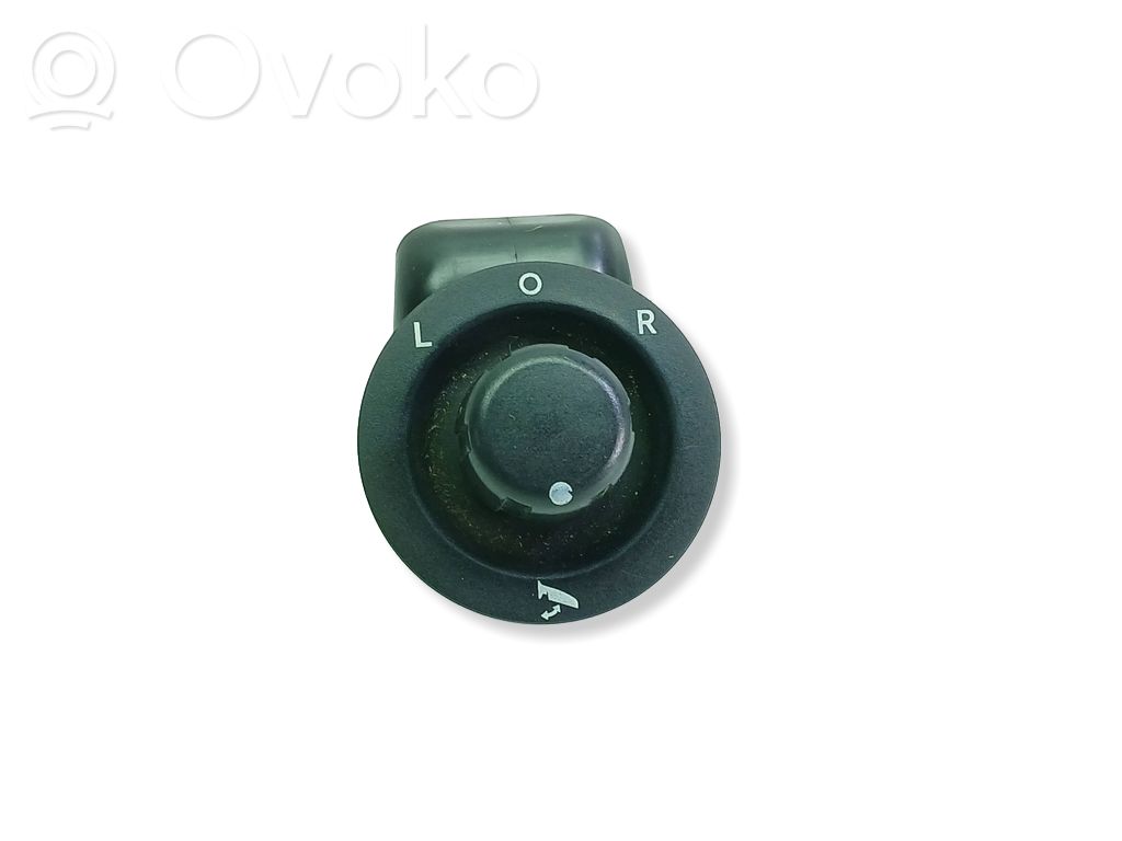 Wing mirror switch   56040536AE