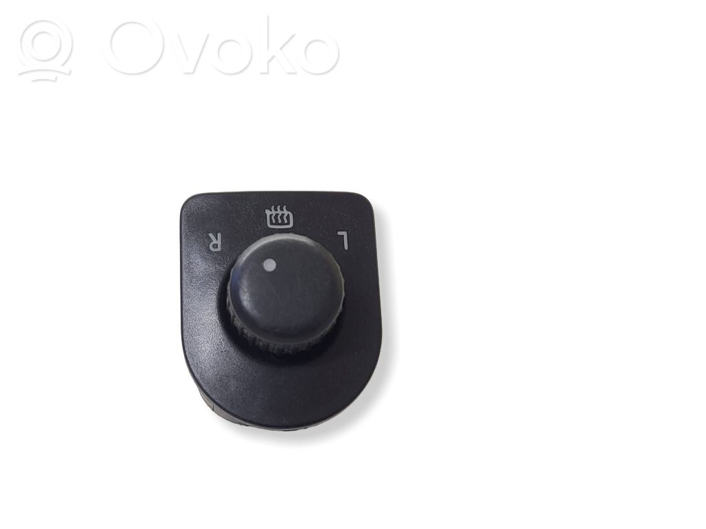 Volkswagen Transporter - Caravelle T5 Wing mirror switch 