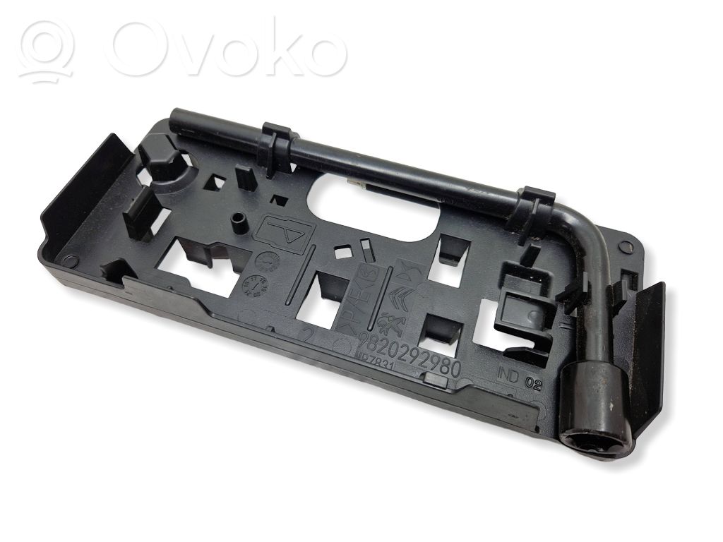 Opel Combo E Tool set 