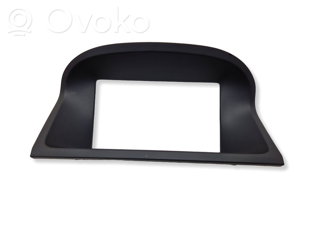 Volvo V70 Radio/GPS head unit trim 