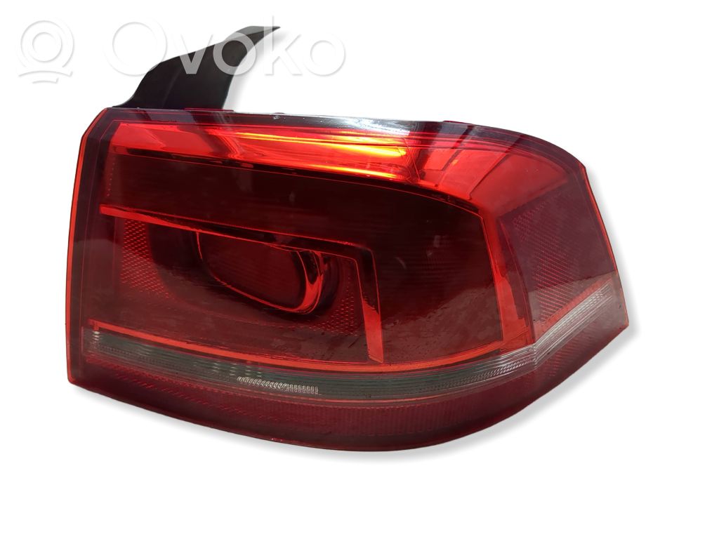 Volkswagen PASSAT B7 Lampa tylna 