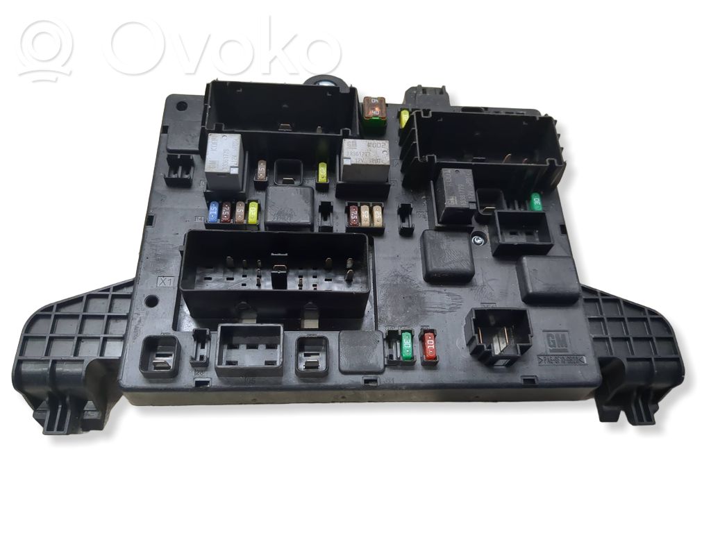 Opel Astra H Fuse module 