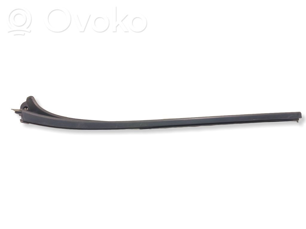 Opel Vivaro Windshield trim 