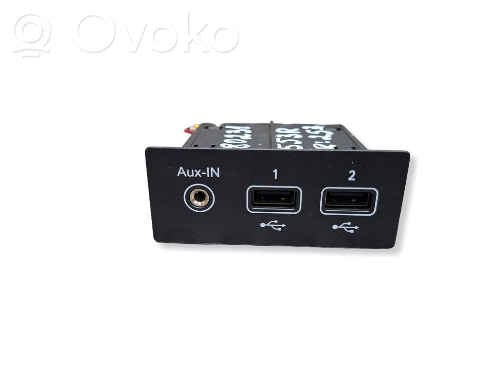 Renault Captur II USB socket connector 