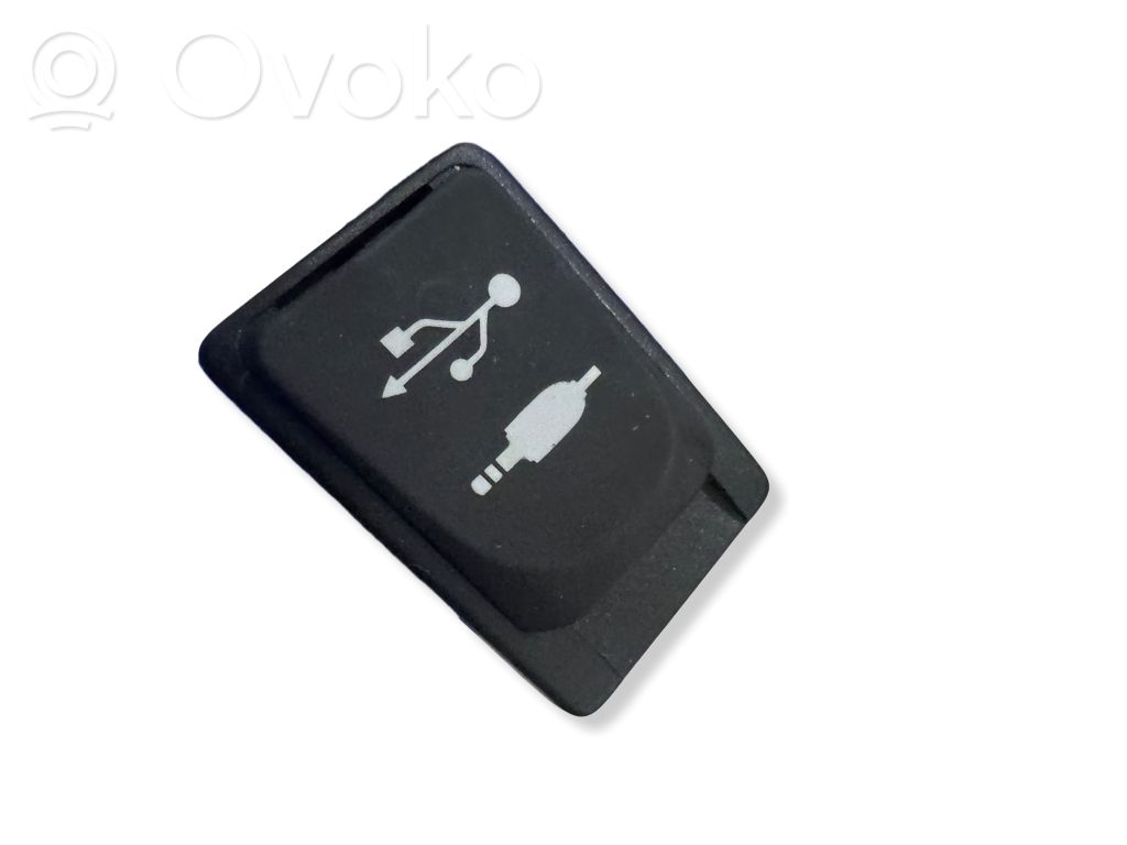 Toyota Auris E180 USB socket connector 