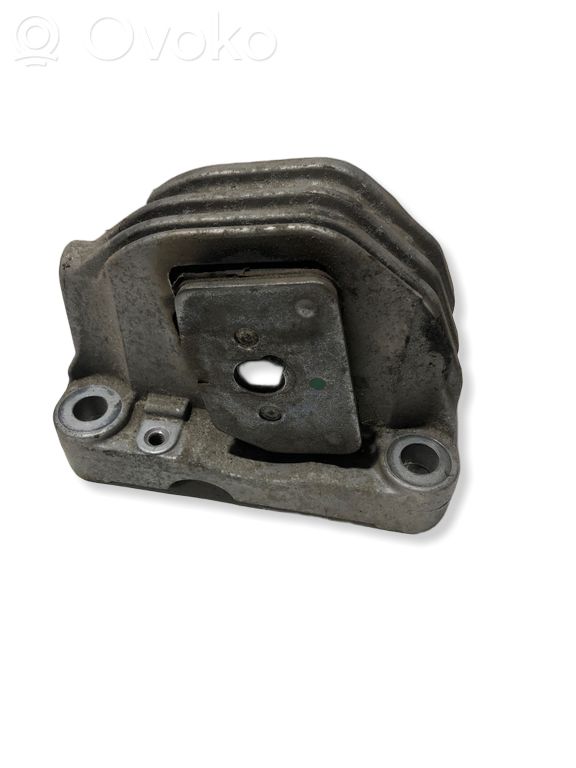 Volvo V70 Engine mount bracket 