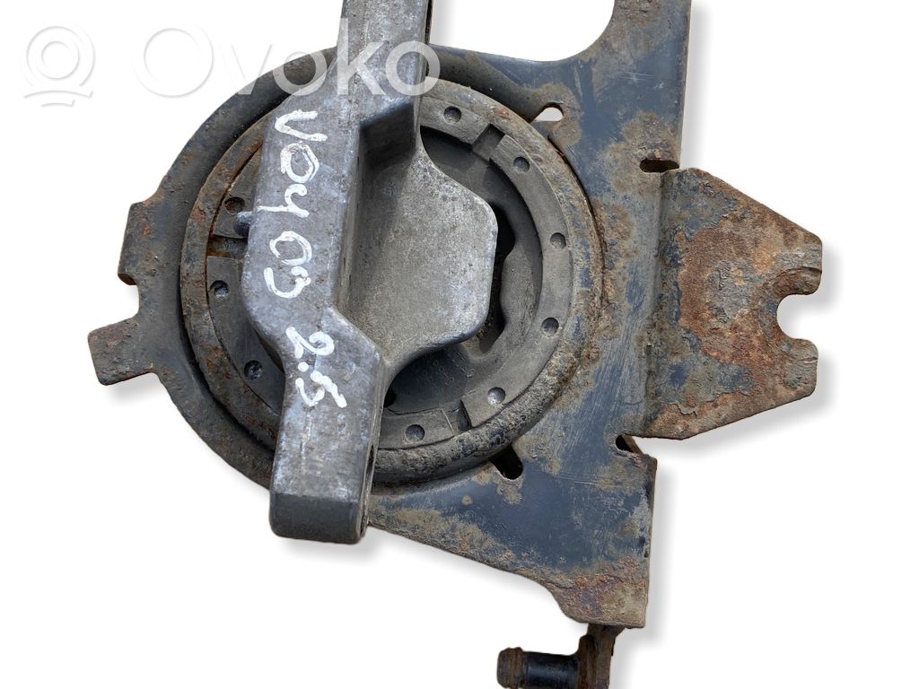 Engine mount bracket   04861308