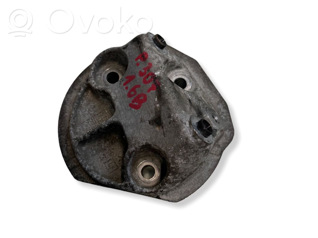 Peugeot 307 Engine mounting bracket 