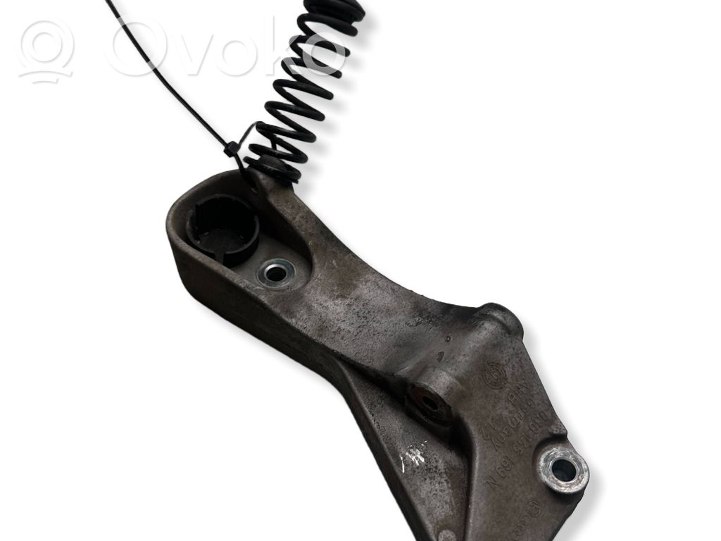 Volkswagen Polo IV 9N3 Engine mounting bracket 