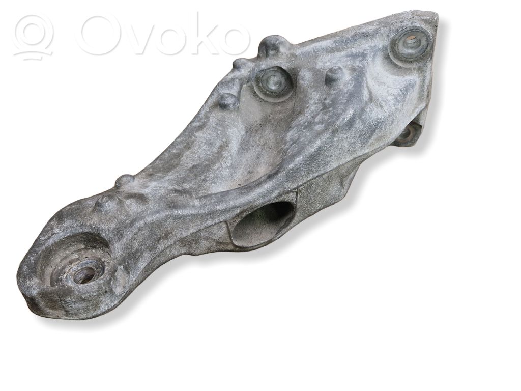 Engine mounting bracket   6760320